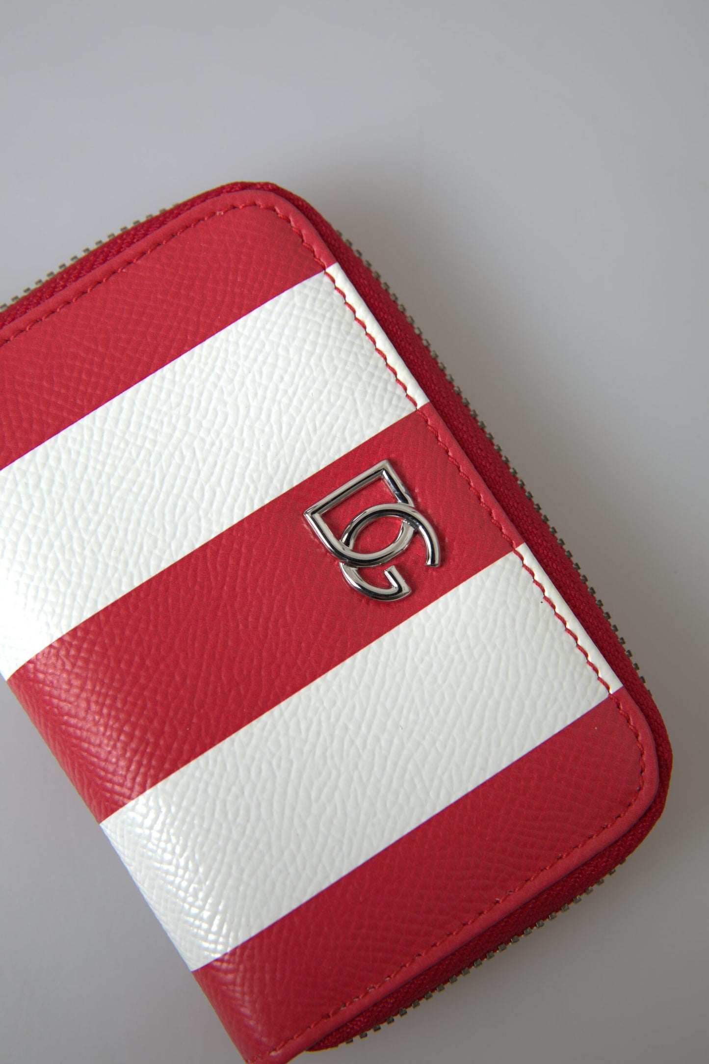 Elegant Continental Zip Wallet - Red & White Leather