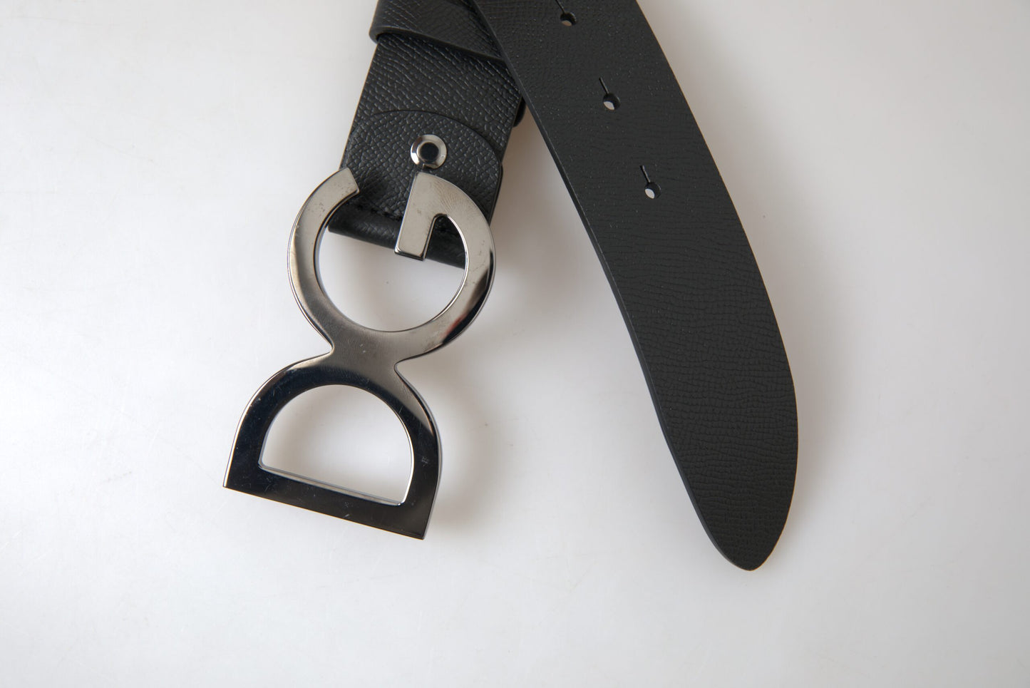 Elegant Black Leather Belt with Metal Buckle