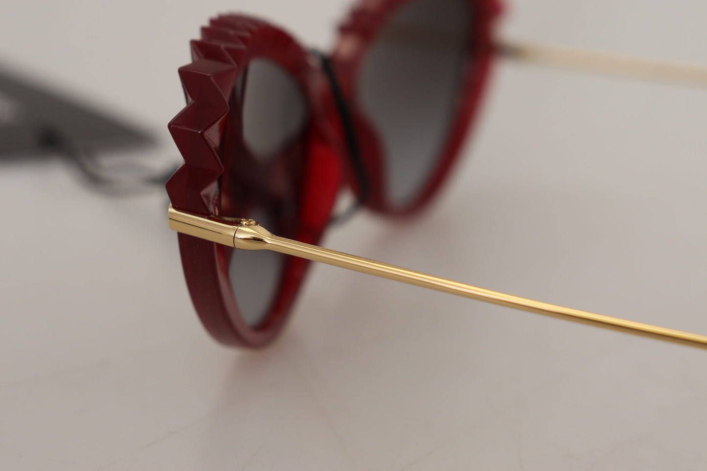 Chic Red Gradient Lens Sunglasses