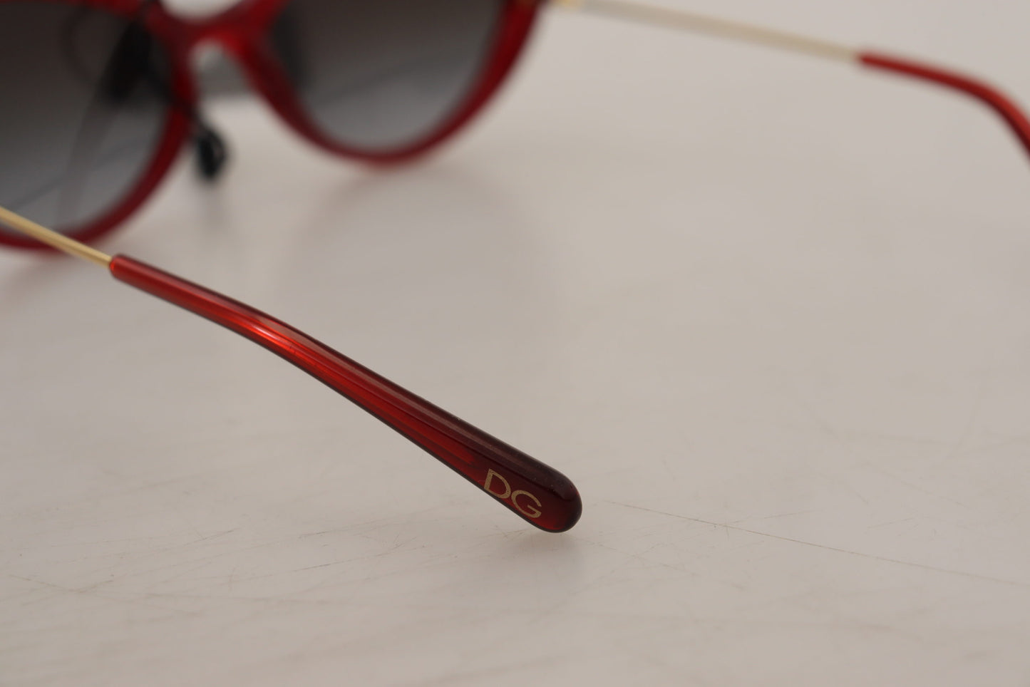 Chic Red Gradient Lens Sunglasses