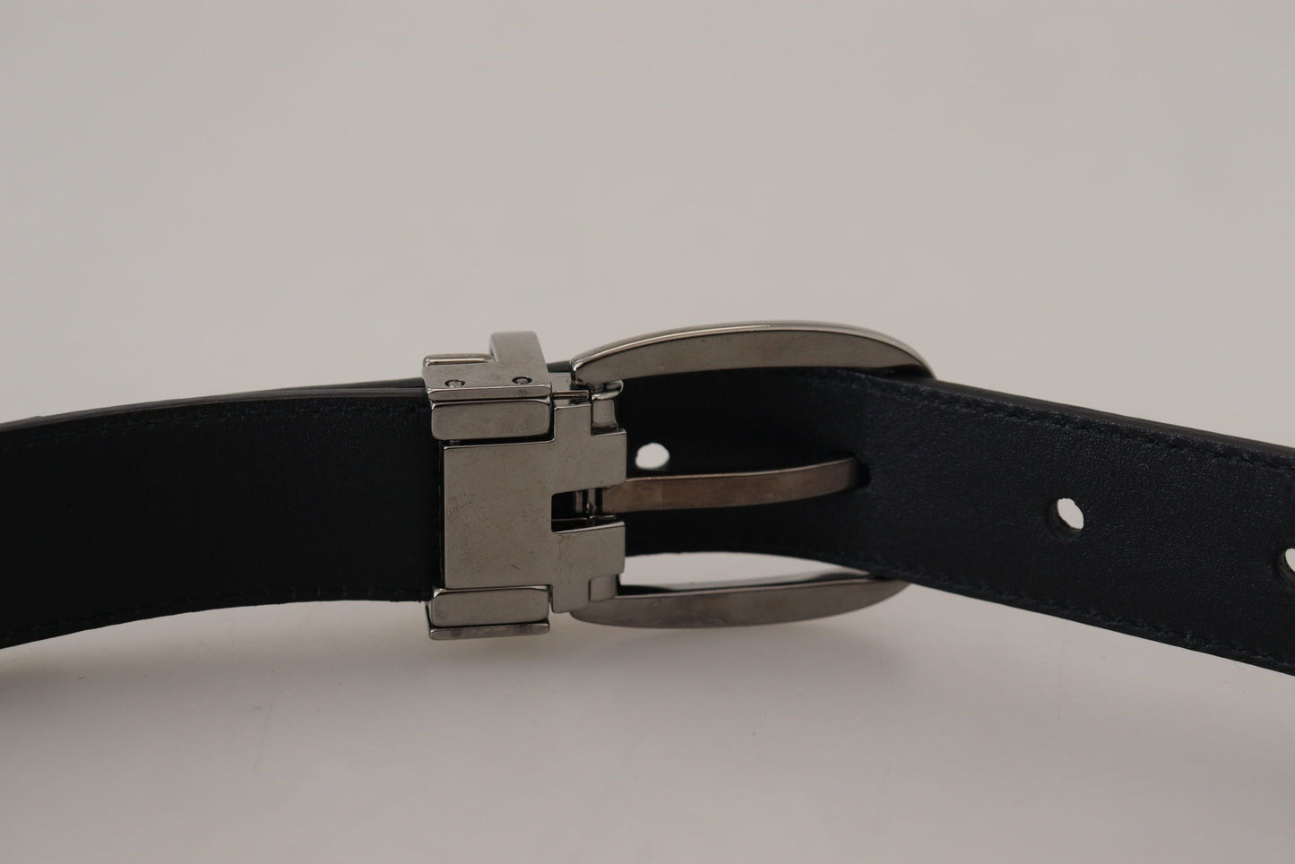 Elegant Italian Leather Belt with Metal Buckle