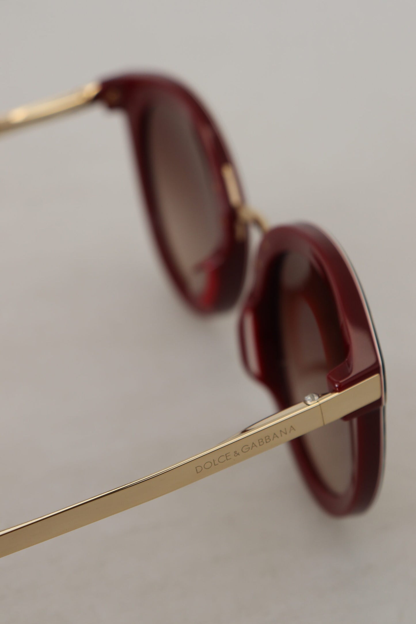 Elegant Brown Gradient Sunglasses