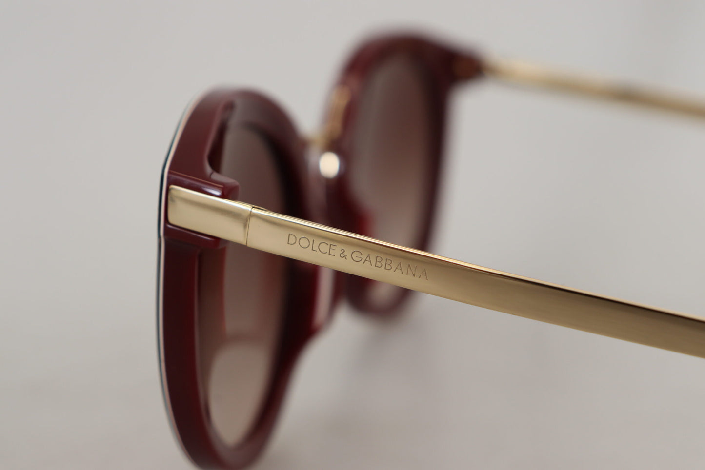 Elegant Brown Gradient Sunglasses