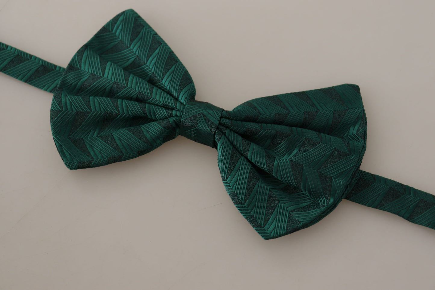 Elegant Silk Emerald Bow Tie