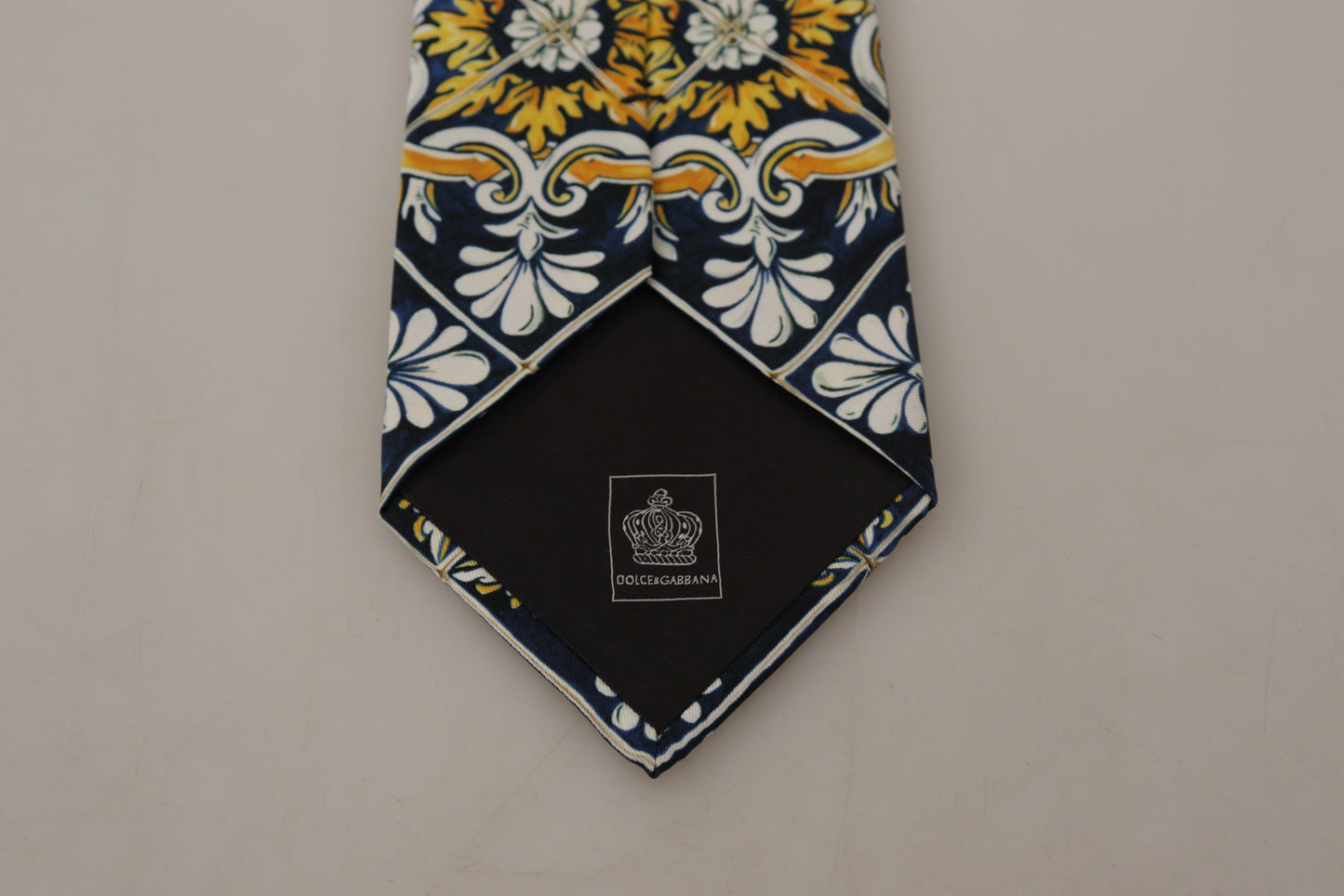 Elegant Majolica Silk Tie