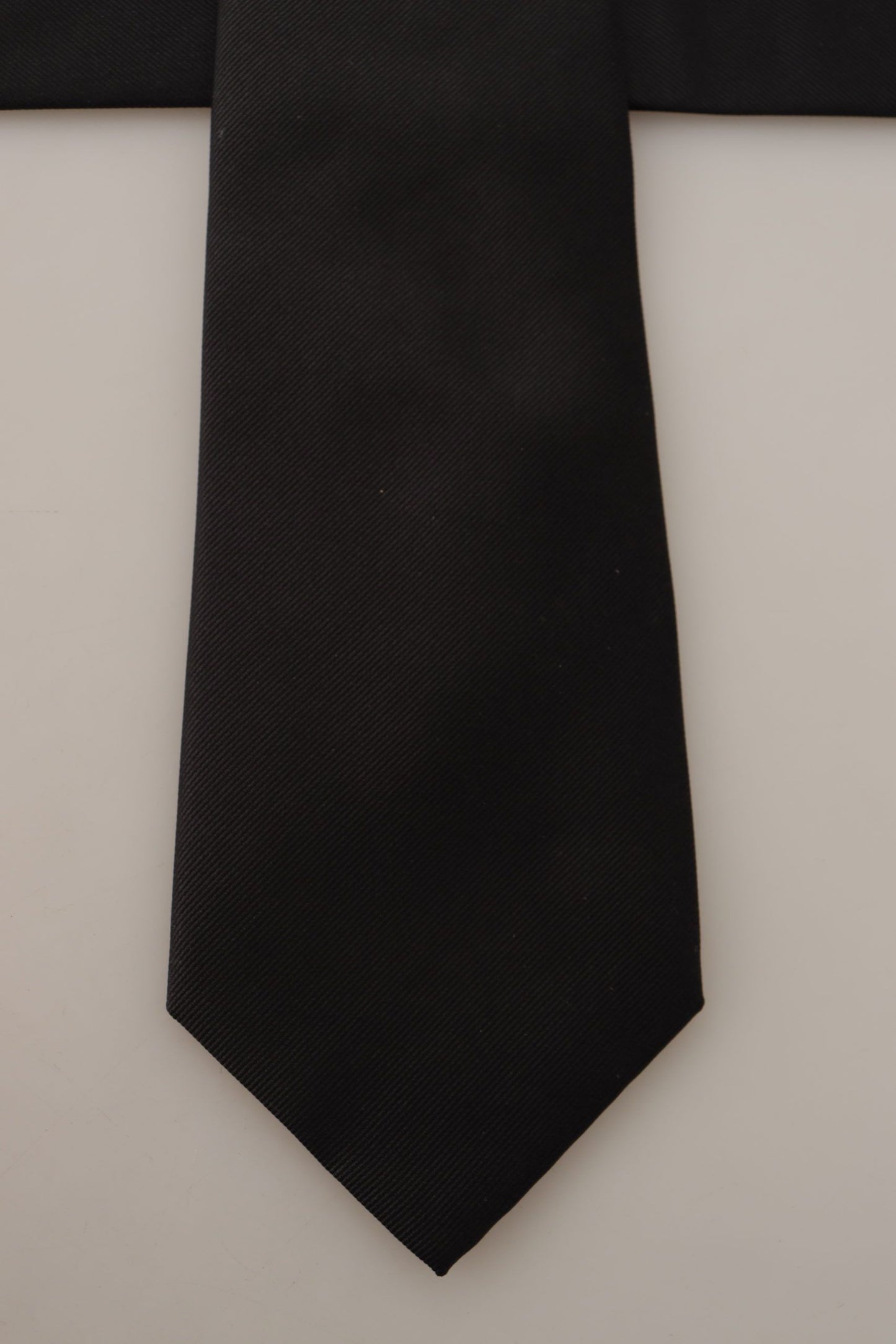 Elegant Black Silk Tie for Sophisticated Style