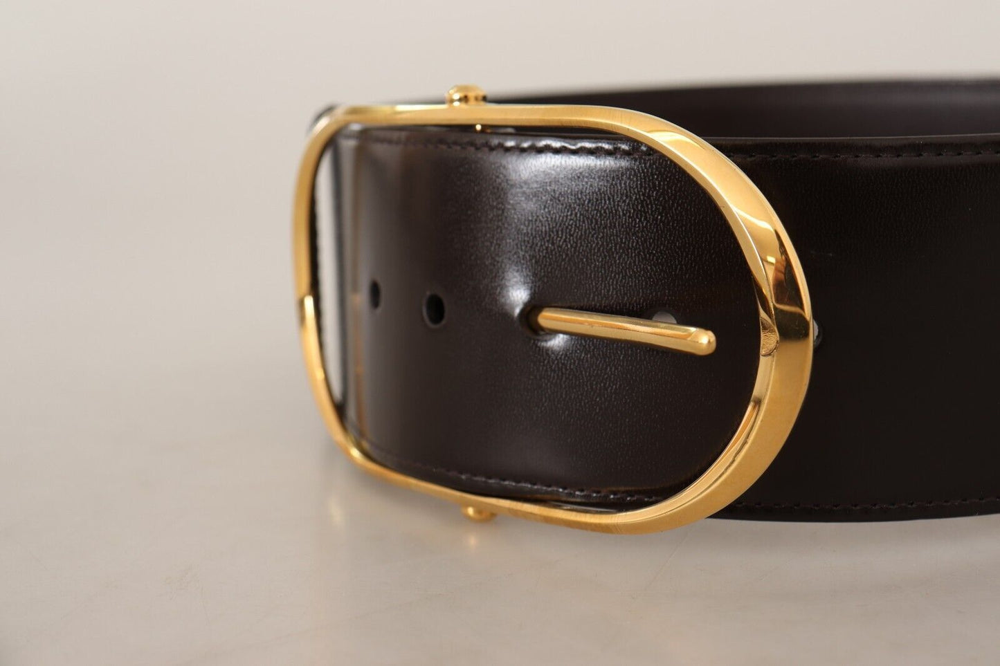 Elegant Leather Belt with Gold Oval Buckle