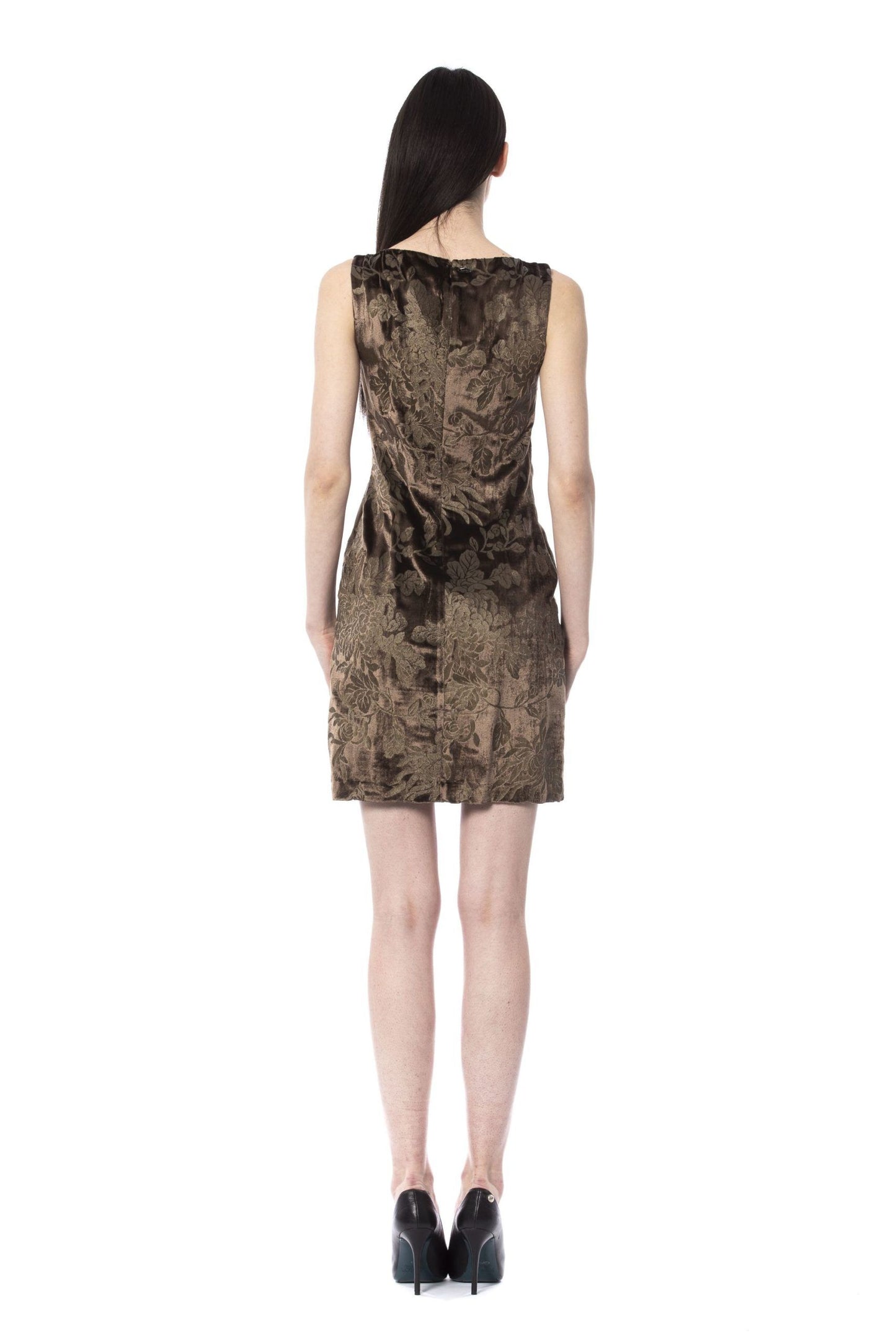 Elegant Sleeveless Short Dress with Exquisite Prints